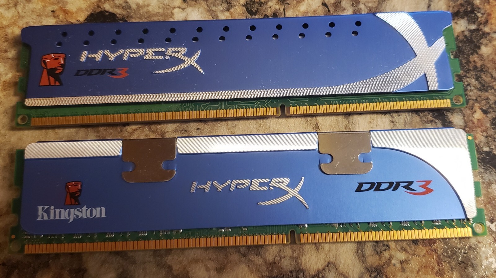 Kingston HyperX Genesis KHX1600C9AD3/2G DDR3 LOT of 2 (2GB) = 4GB Memory