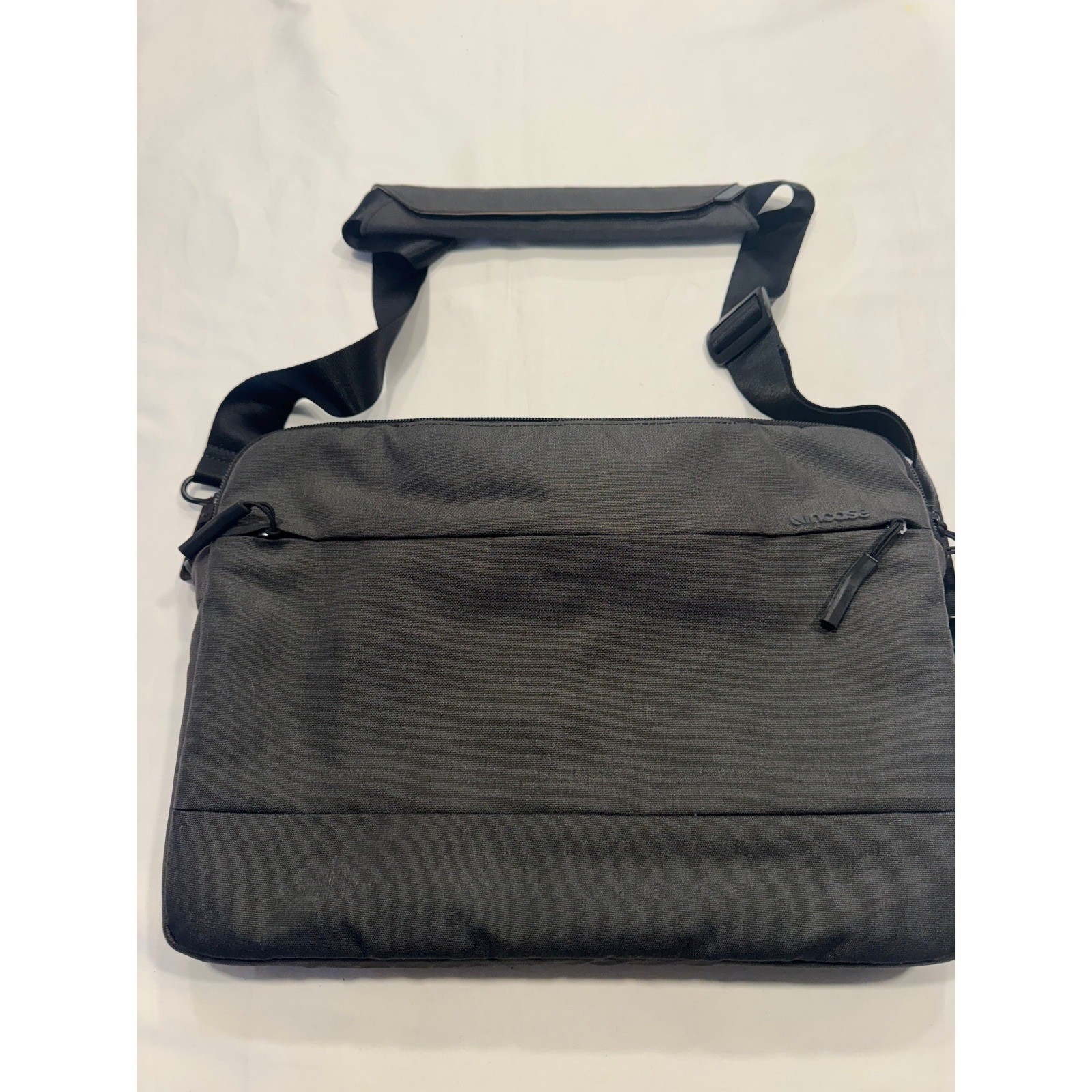 Incase City Brief Laptop Messenger Bag Padded 15 Inch Case Gray Excellent
