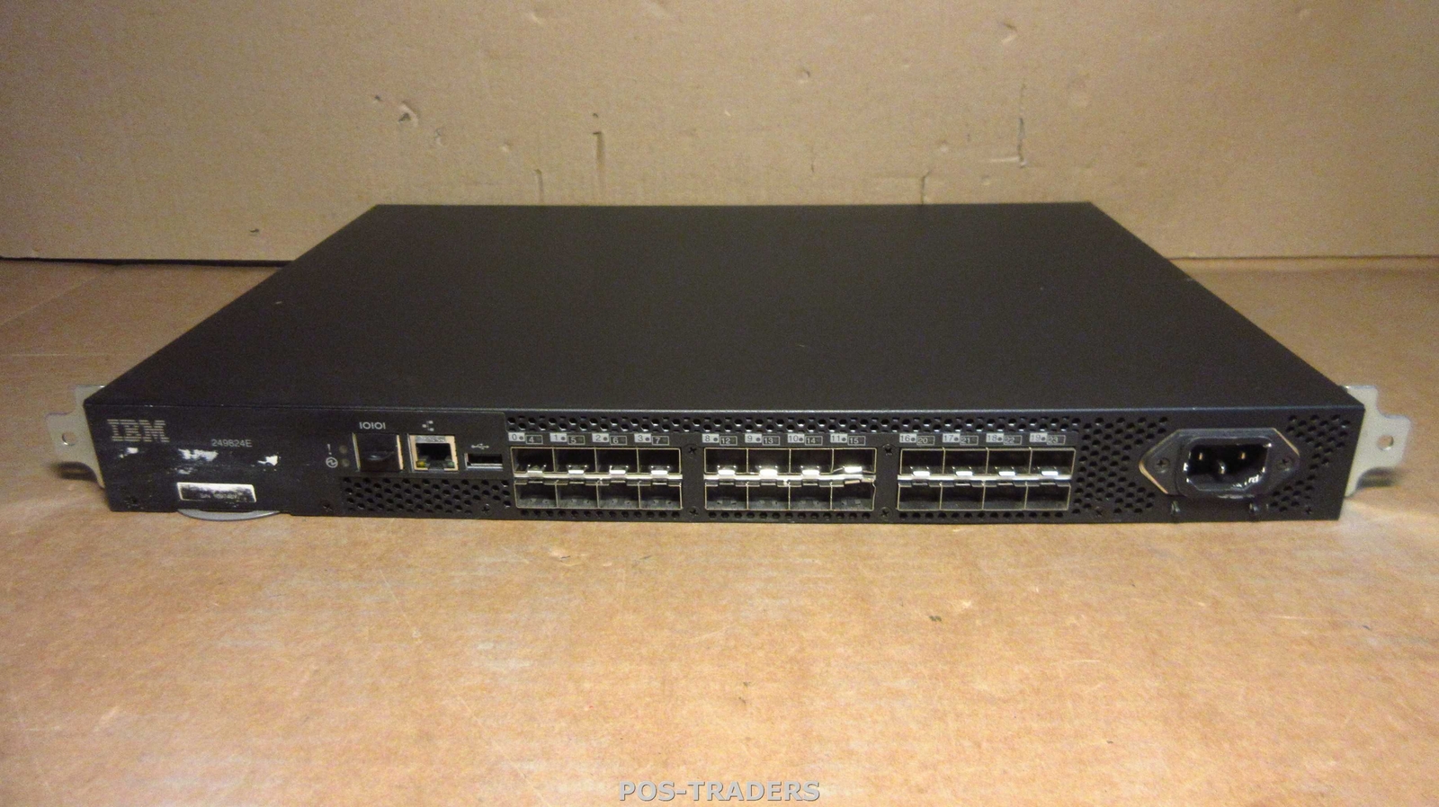 IBM 249824E SAN24B-4 SAN Switch 24x SFP Ports 8x Brocade 8G Fibre + RACK EARS