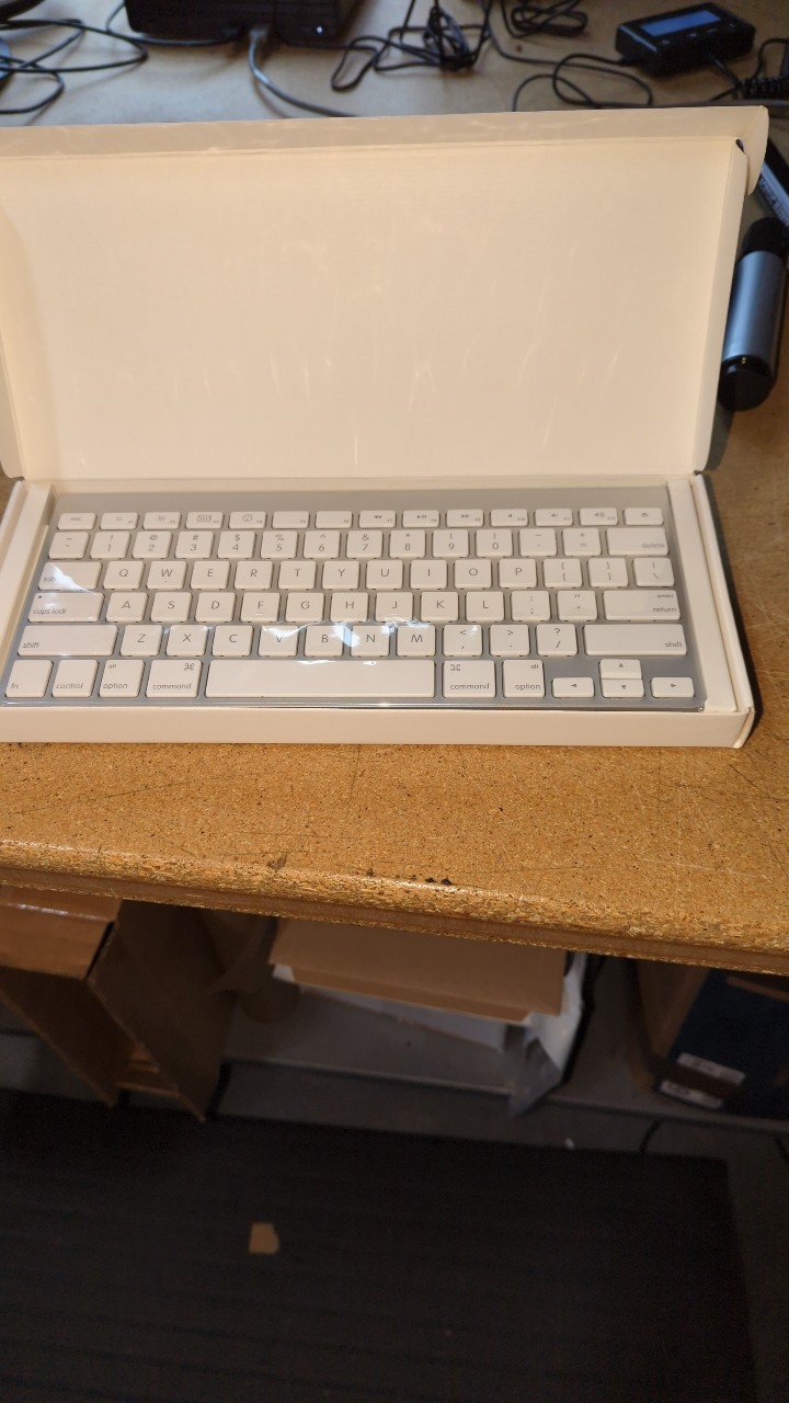 Apple Wireless Keyboard A1314 Aluminum Bluetooth Compact Keyboard White Silver