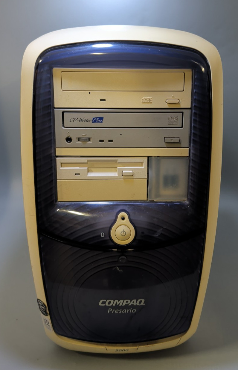 Compaq Presario 5000 Desktop (5BW130) Intel Celeron@667MHz /128MB RAM/15GB HDD