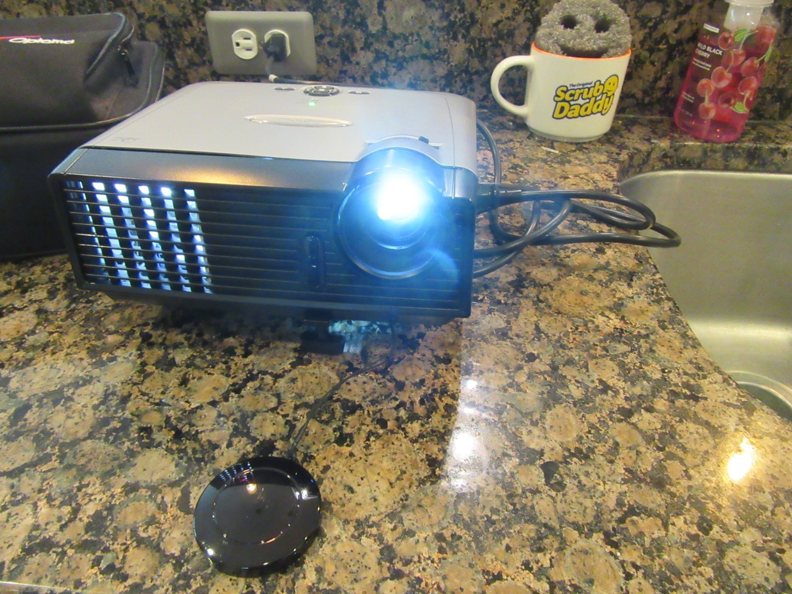 Working Optoma EP 719 DLP Projector With Case and Remote
