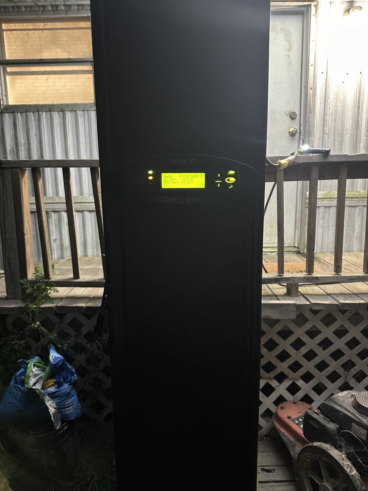 APC100  Tripp Lite In-Row Cooler for Server Racks (Black)