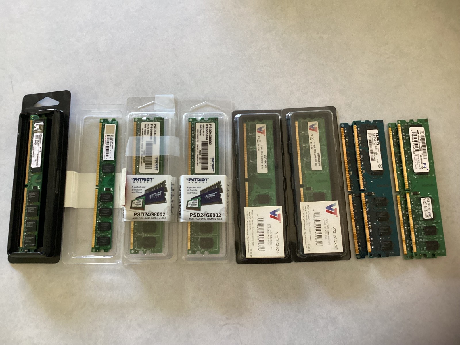 Lot of 10 DDR2 RAM modules 8x 2GB 2x 4GB