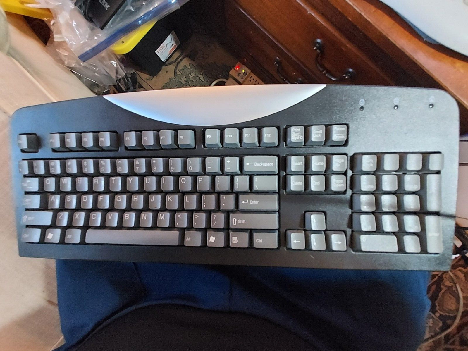 GATEWAY KEYBOARD MODEL SK-9921,PS2 ,CLEANED AND TESTED.
