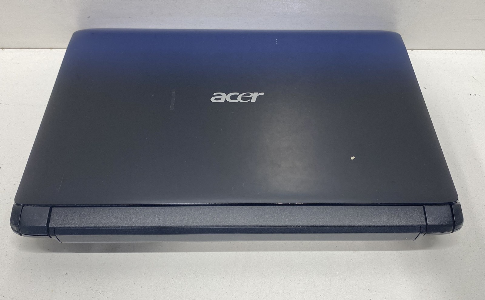Acer Aspire One 532h-2588 - 10.1" Intel Atom Processor (No Hard Drive)