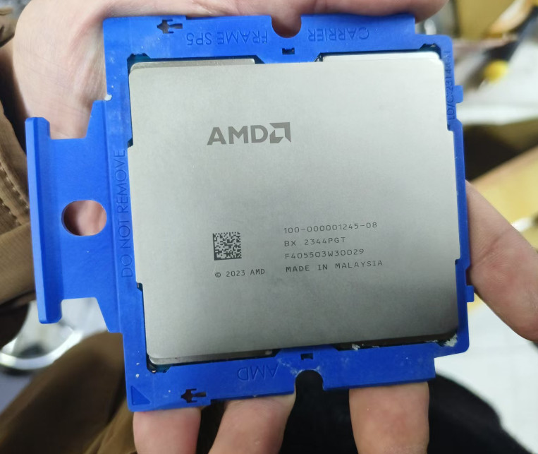 AMD EPYC 9755 QS (ES) CPU ZEN5 TURIN SP5 128Cores  256 Threads 2.7GHz Processors