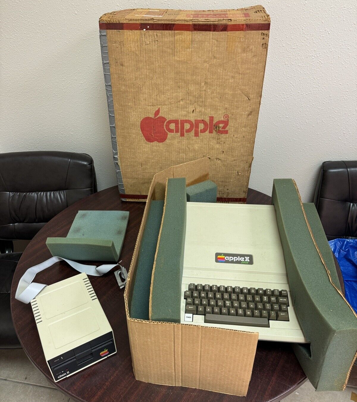 Vintage Apple II Plus A2S1048 Computer NOT TESTED , Box, floppy Disk Drive Apple