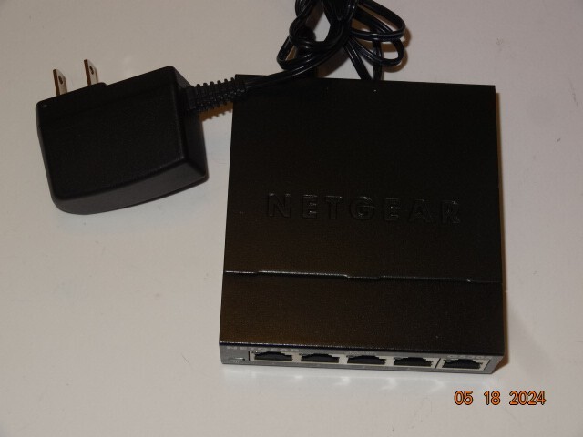 NETGEAR  GS305v3 — 5 Port Gigabit Ethernet Unmanaged Switch  v3