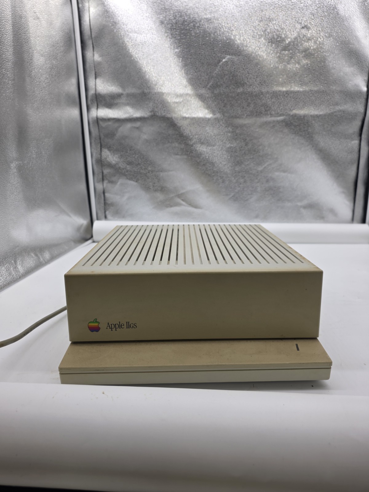 Apple IIGS Computer Model Number # A2S6000 - POWERS ON - Vintage