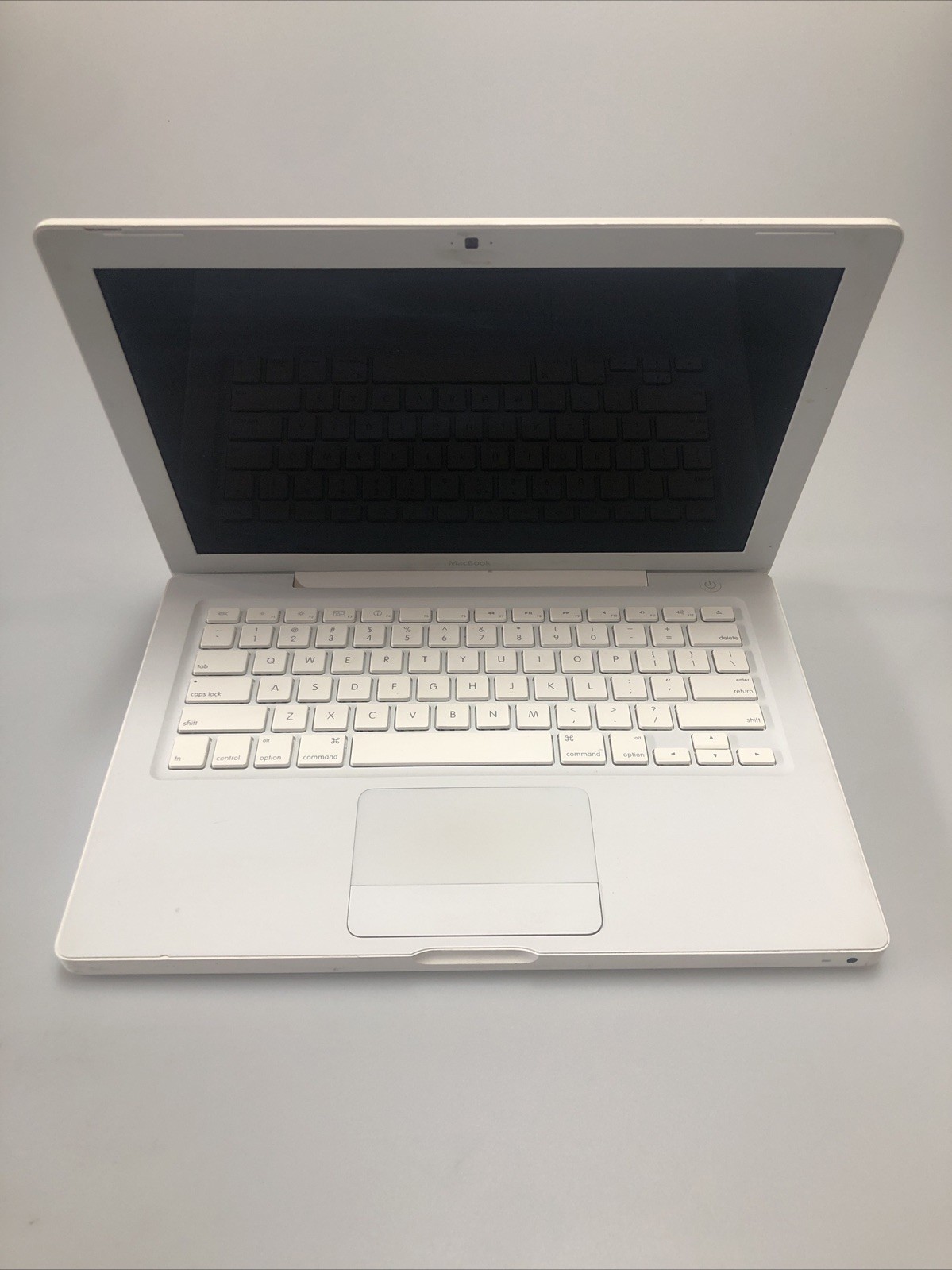 Apple MacBook Pro A1181 Intel 2.13GHz Core 2 Duo 4GB 250GB HDD MacOS 10.11