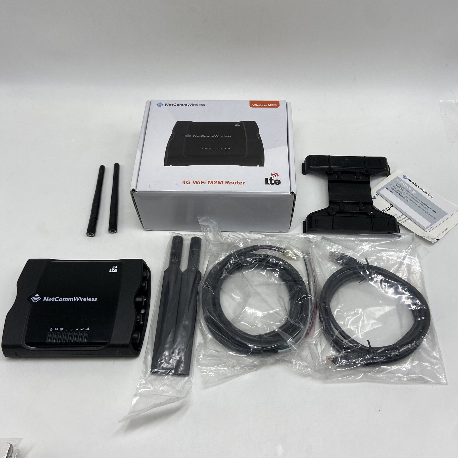 NETCOMM  Wireless 4G WiFi M2M Router NTC-140W-01 See photos for included items