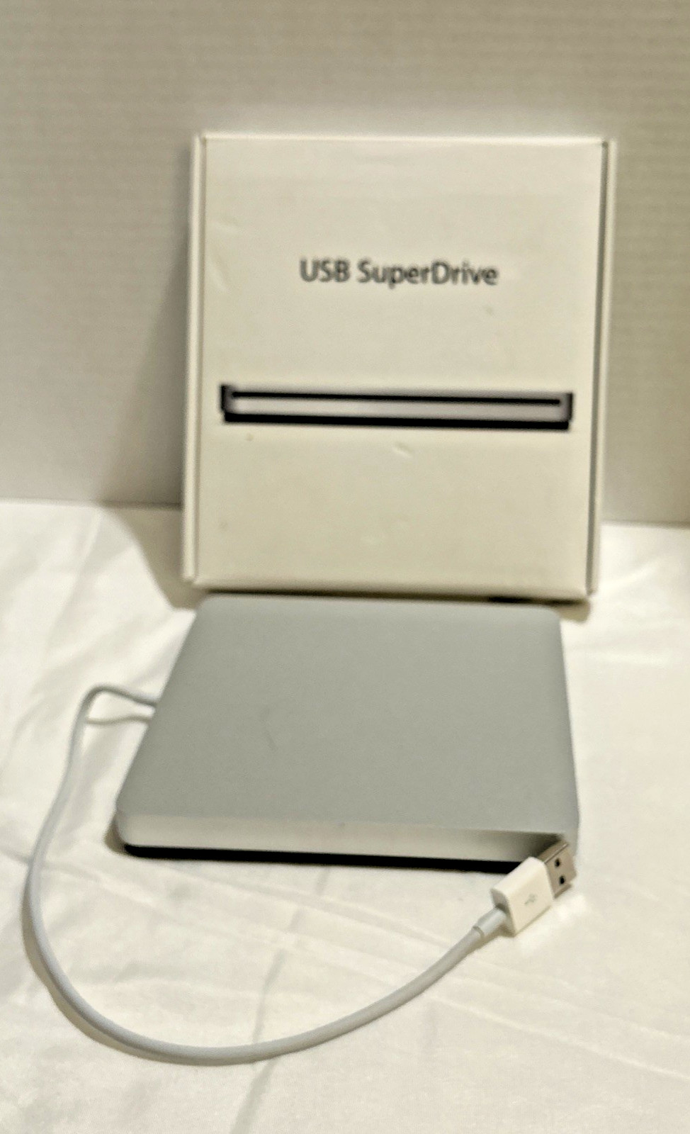 Genuine Apple USB SuperDrive External CD/DVD Drive A1379 MD564ZM/A Boxed