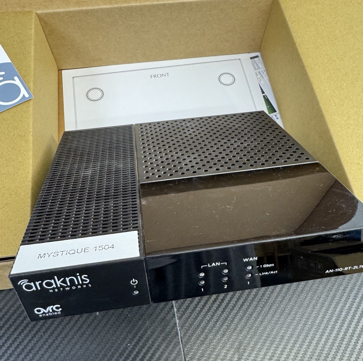 Araknis AN-110-RT-2L1W Gigabit VPN Router with Power Cable
