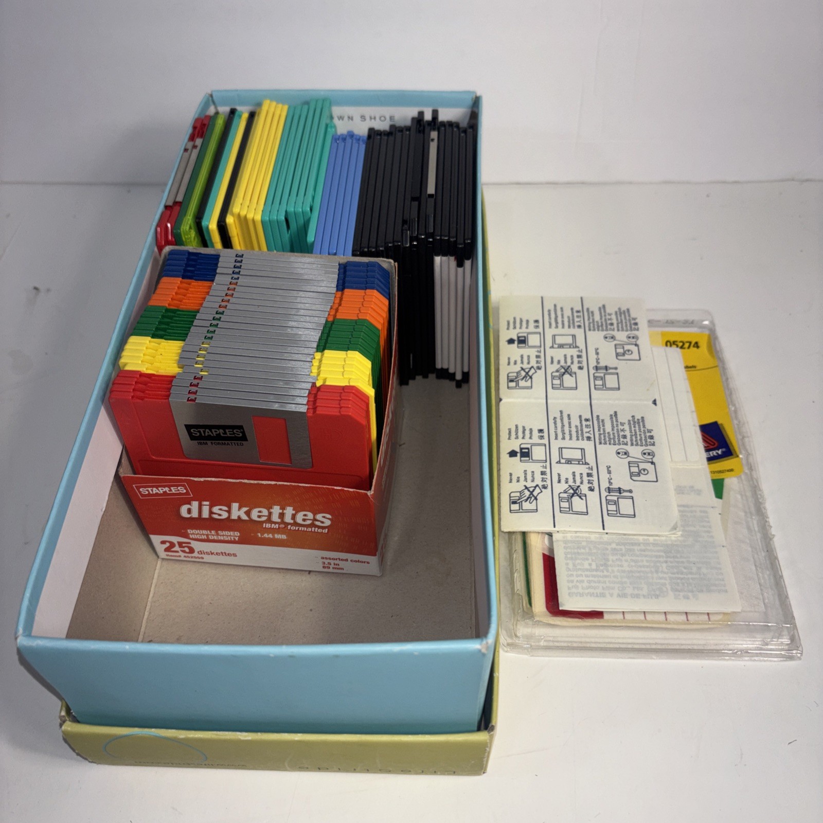 Lot of 60 diskettes Colorful