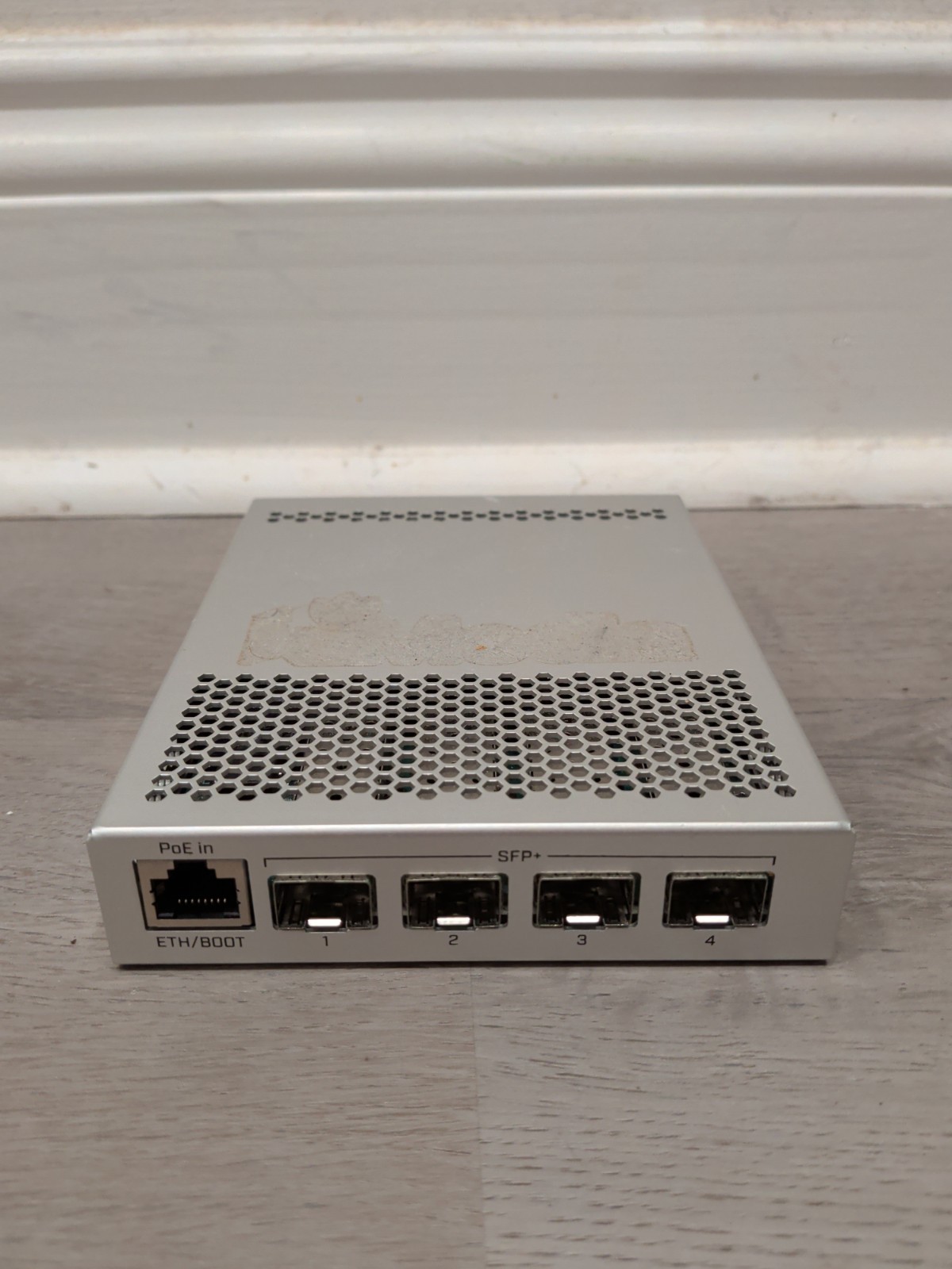 MikroTik CRS305-1G-4S+IN