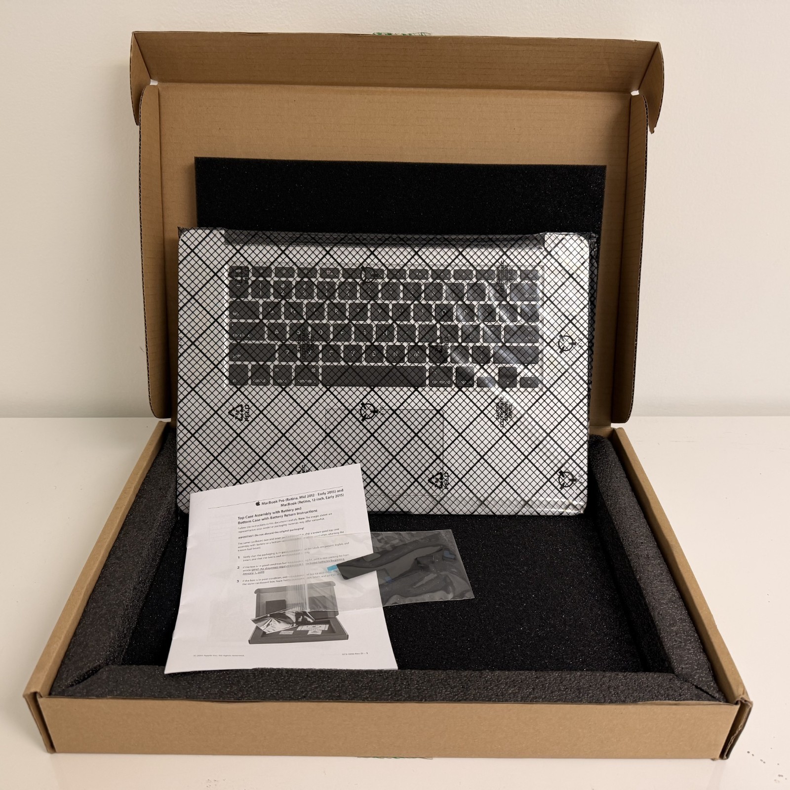 New OEM Apple MacBook Pro A1398 15" Top Case with Battery and Keyboard 661-02536