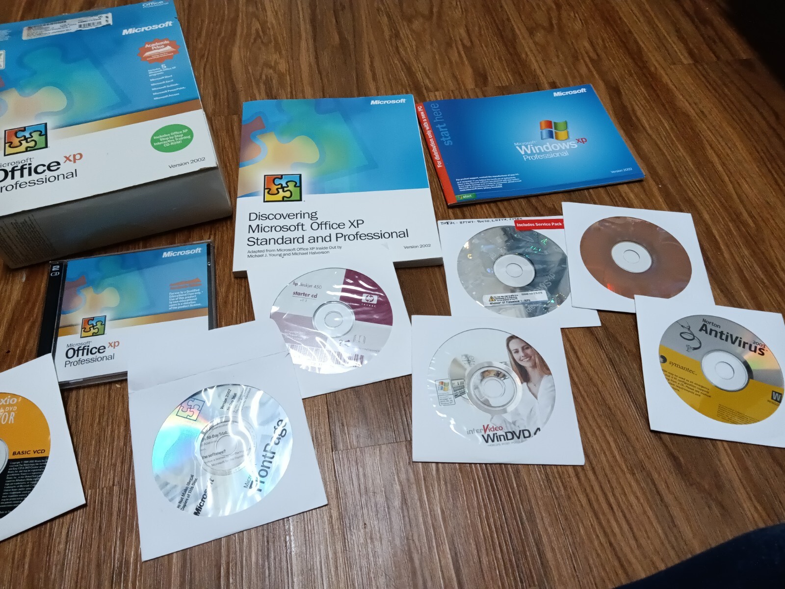 Office XP Professional With Books And Other Softwares From Early 2000s