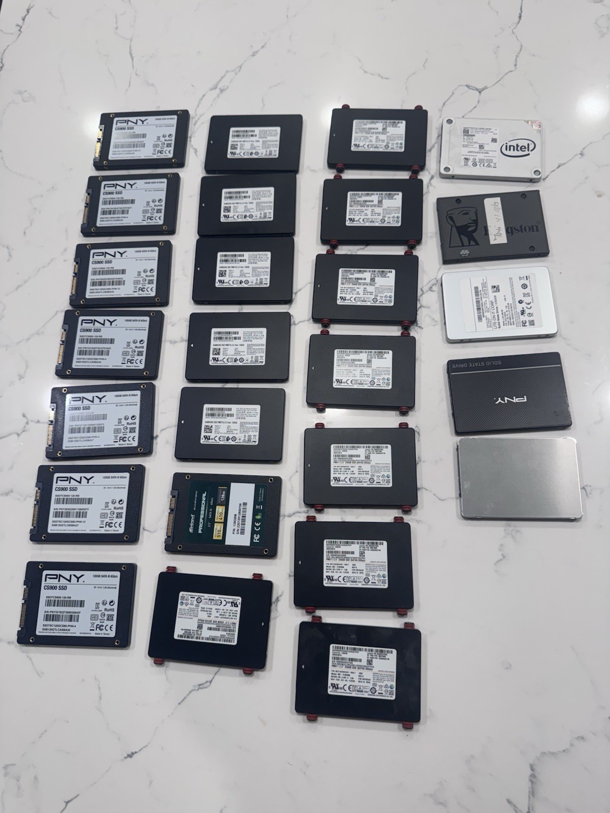 Lot of 26 2.5" SATA SSD 120GB 128GB 250GB 256GB Samsung PNY Intel Mixed