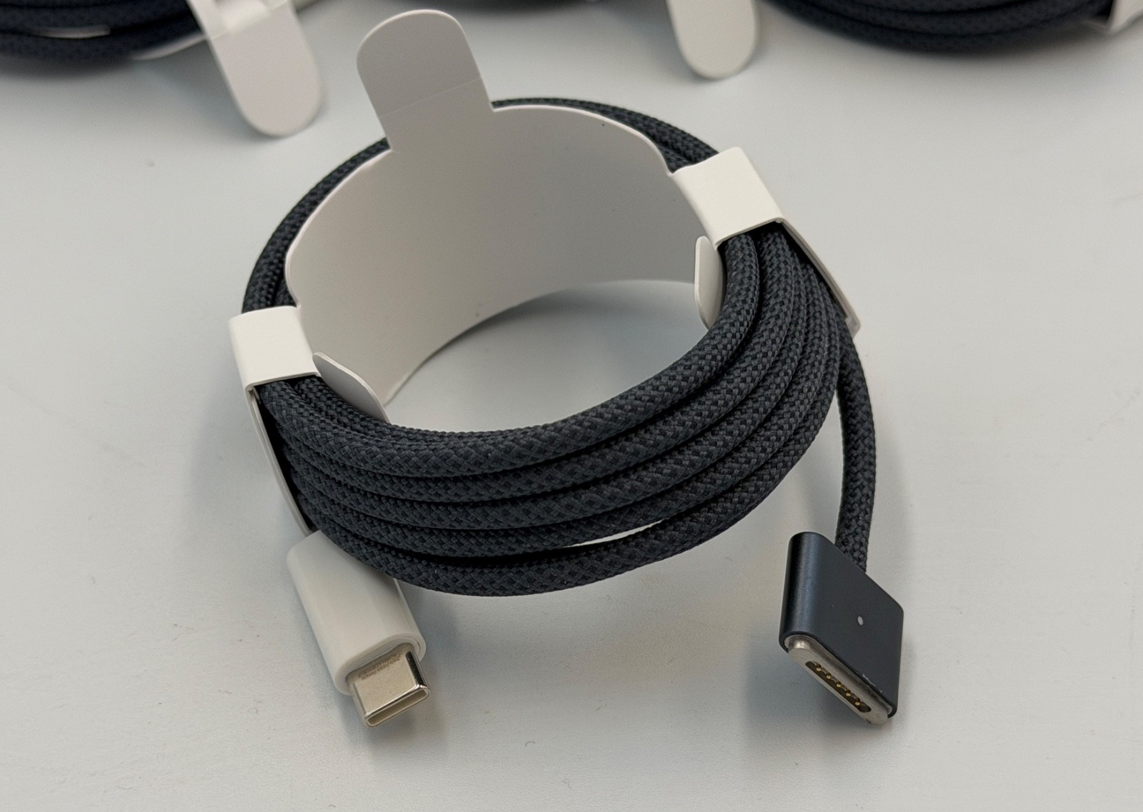 Genuine Apple USB-C to MagSafe 3 Cable (2 m) 2 Meter -Midnight- New - MPL43AM/A