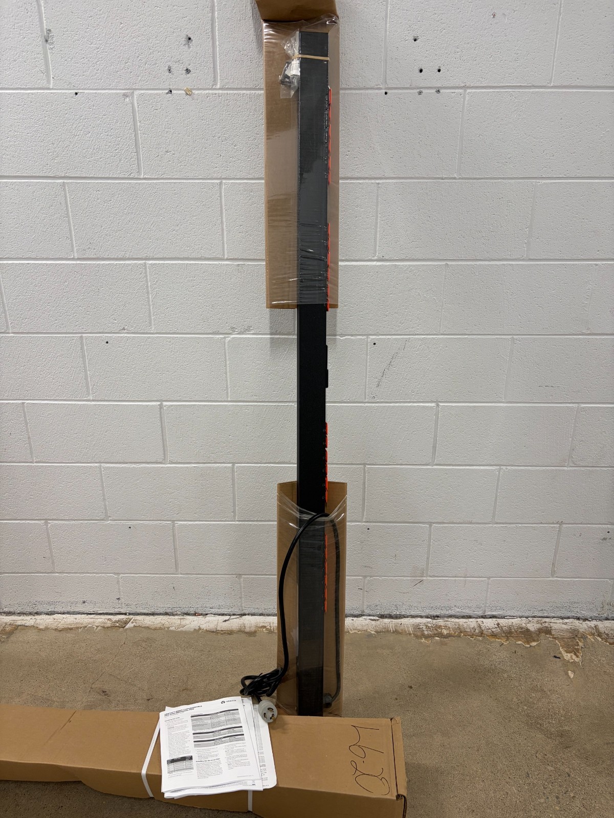 VERTIV Geist Rack PDU Switched Unit VP8959NA3 - Vertical Power Distribution Unit