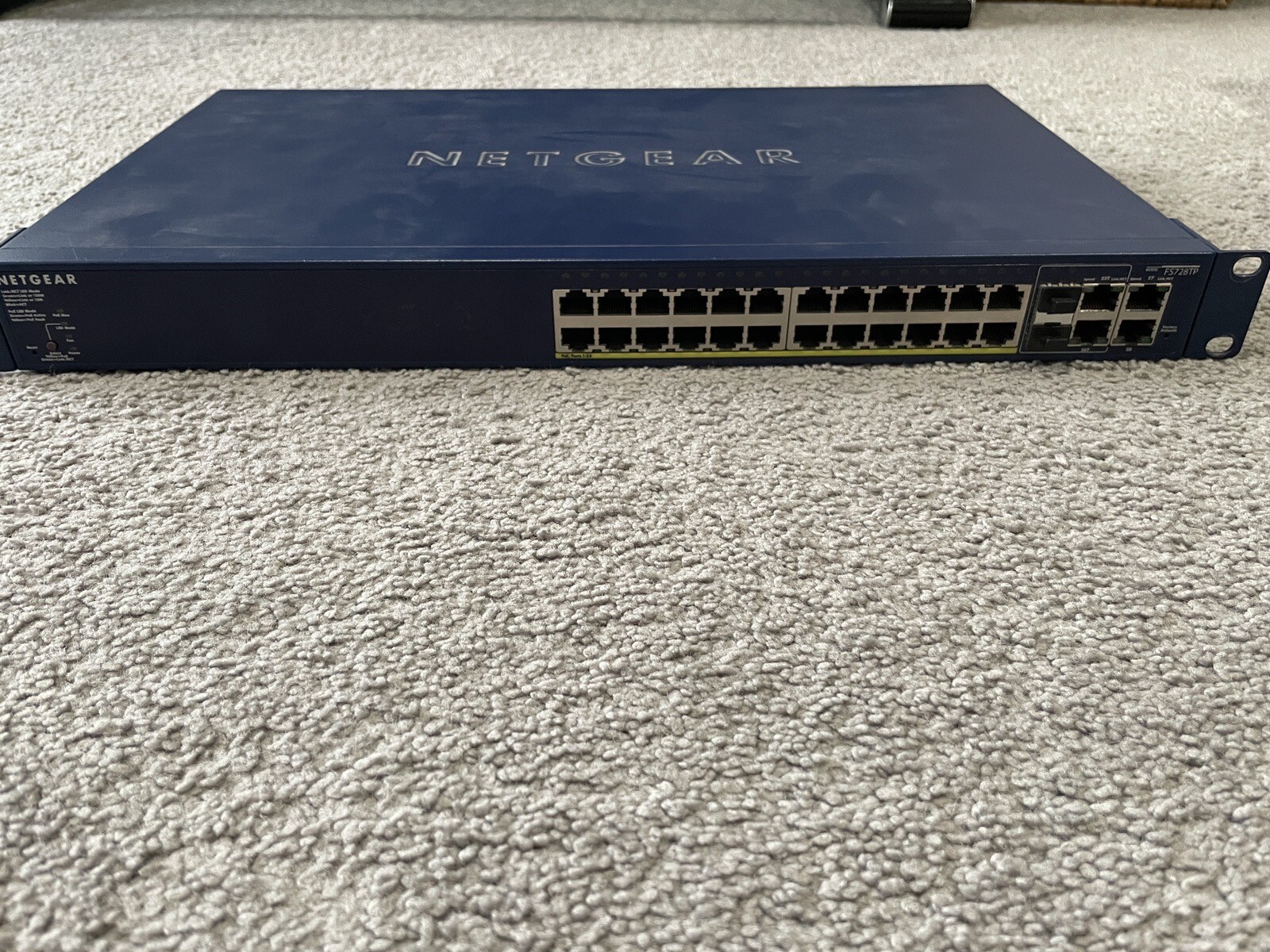 Netgear ProSafe FS728TP 24+4 Port 10/100 Smart Switch with PoE Network Hub