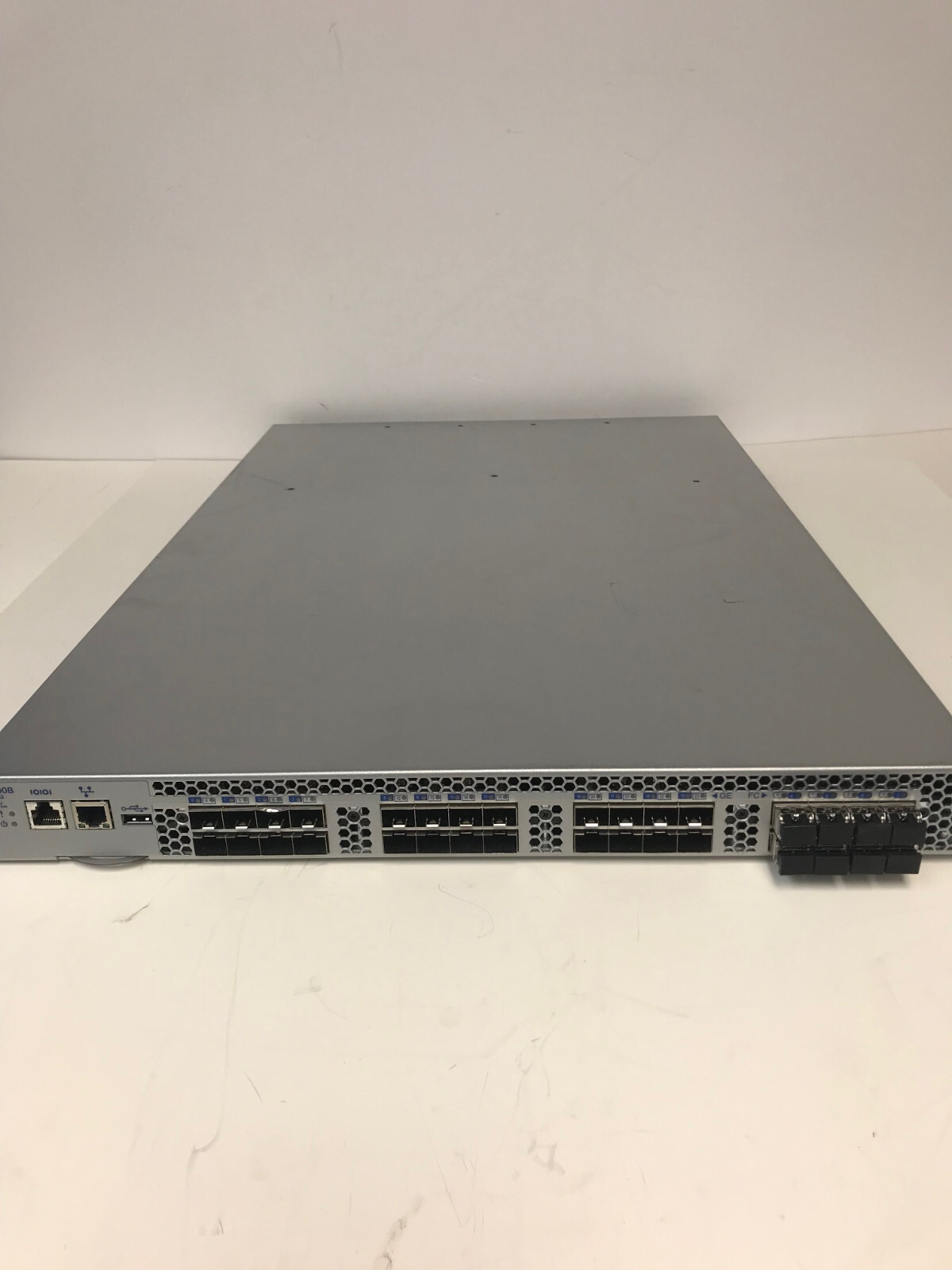 BROCADE EMC MP-8000B 100-652-568 FCOE FIBRE SWITCH 24 PORT GE 8 PORT FC