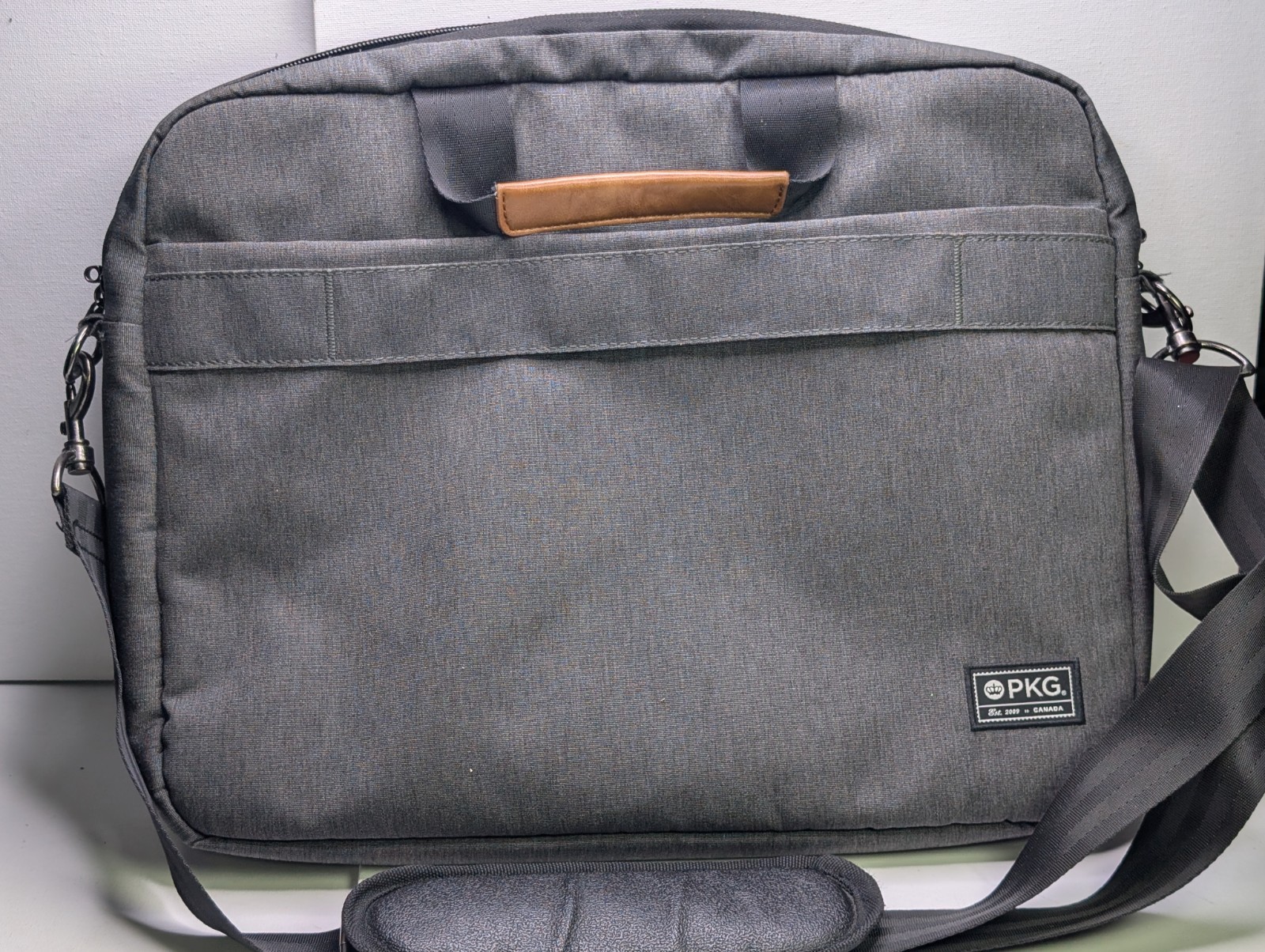 PKG Canada Laptop Messenger Bag Gray Tan Briefcase Shoulder Strap Travel Work