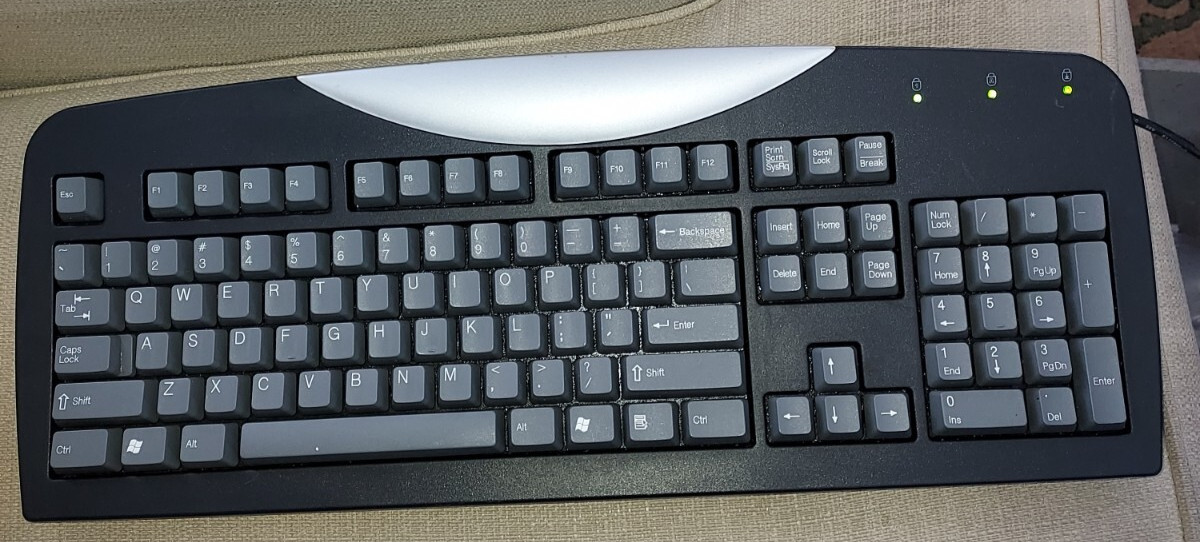 GATEWAY KEYBOARD MODEL SK-9921  PS2 ,CLEANED & TESTED  OC2O