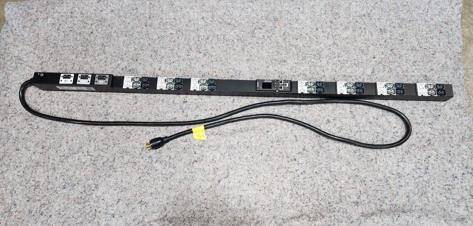 APC NetShelter Rack PDU Gen 2 Metered 3Ph 8.6kW 208V 30A L21-30P 42-Out APDU1135
