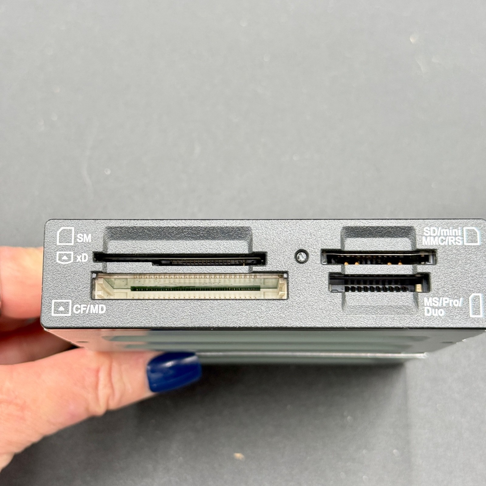 Dell 0W816M Internal 3.5" Multi-Memory Card Reader SD CF xD MS DP/N 0W816M