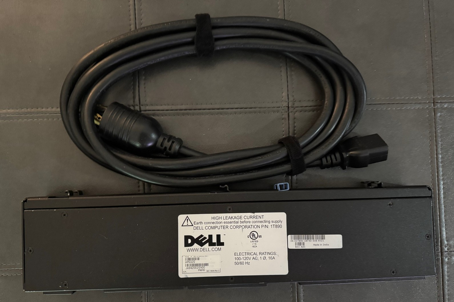 Dell 1T890 Server Power Distribution Rack with Cord