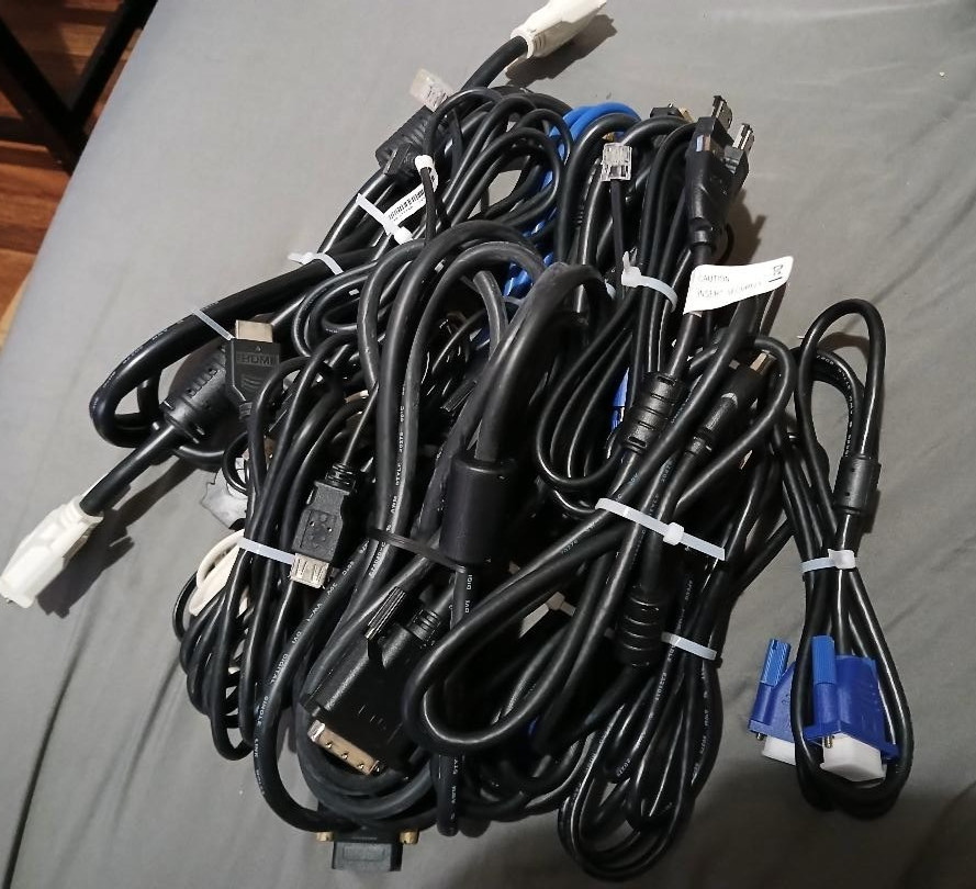 Lot of 23 miscellaneous vintage - modern computer , phone, USB, HDMI cables EUC