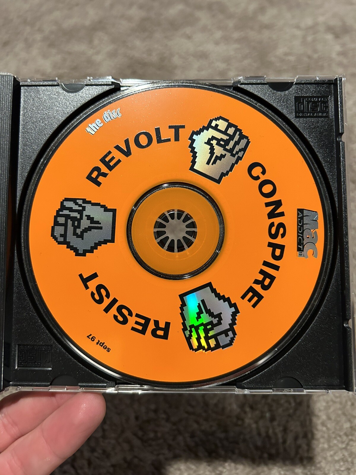 Vintage Mac Addict CD-ROM Revolt Conspire Resist SEPTEMBER 1997 MacAddict