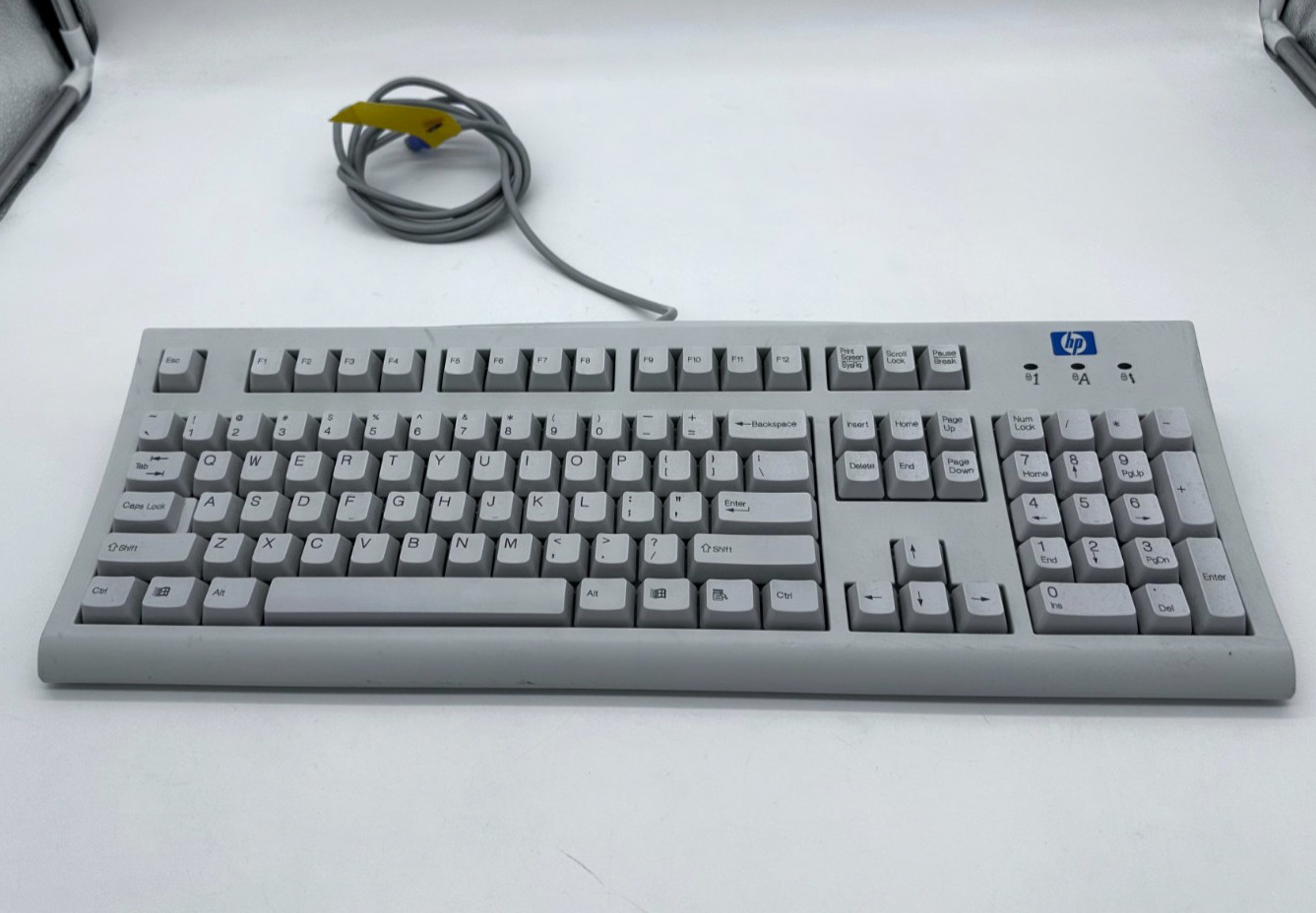 VTG HP Hewlett-Packard C4744-60201 Wired PS/2 Keyboard KB-9970 White