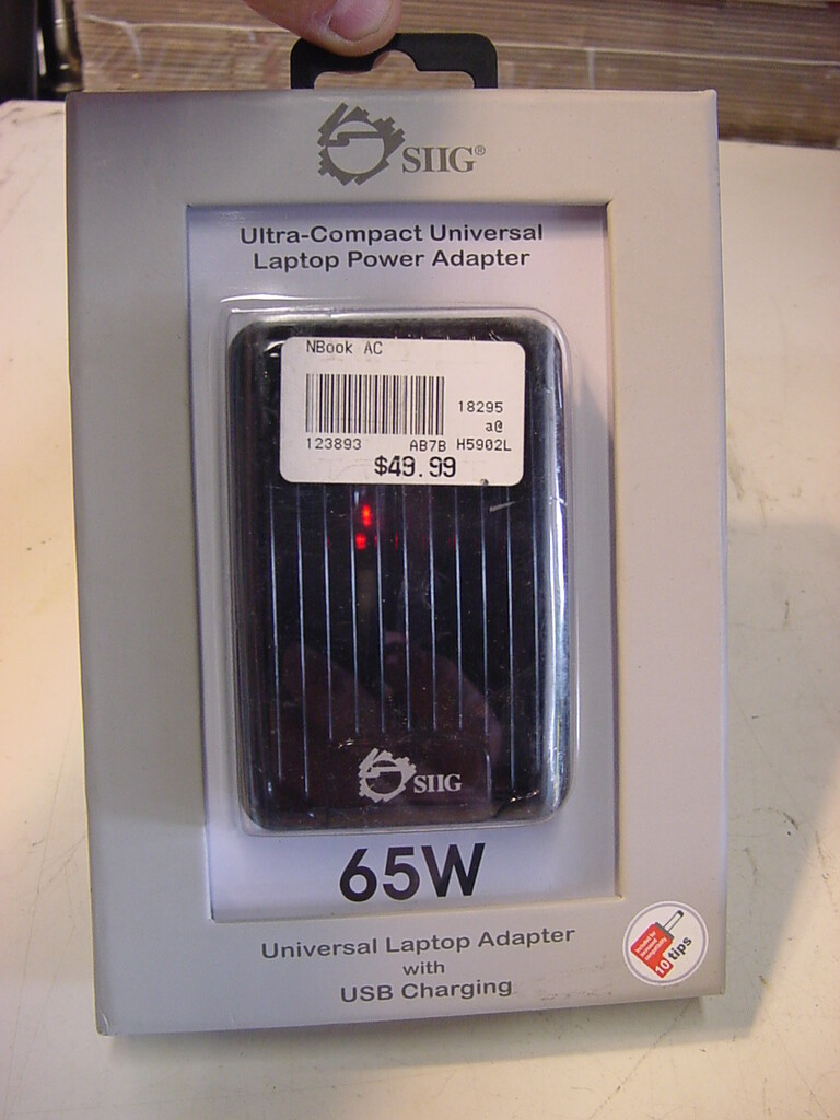 NEW - SIIG ULTRA COMPACT UNIVERSAL LAPTOP ADAPTER 65W