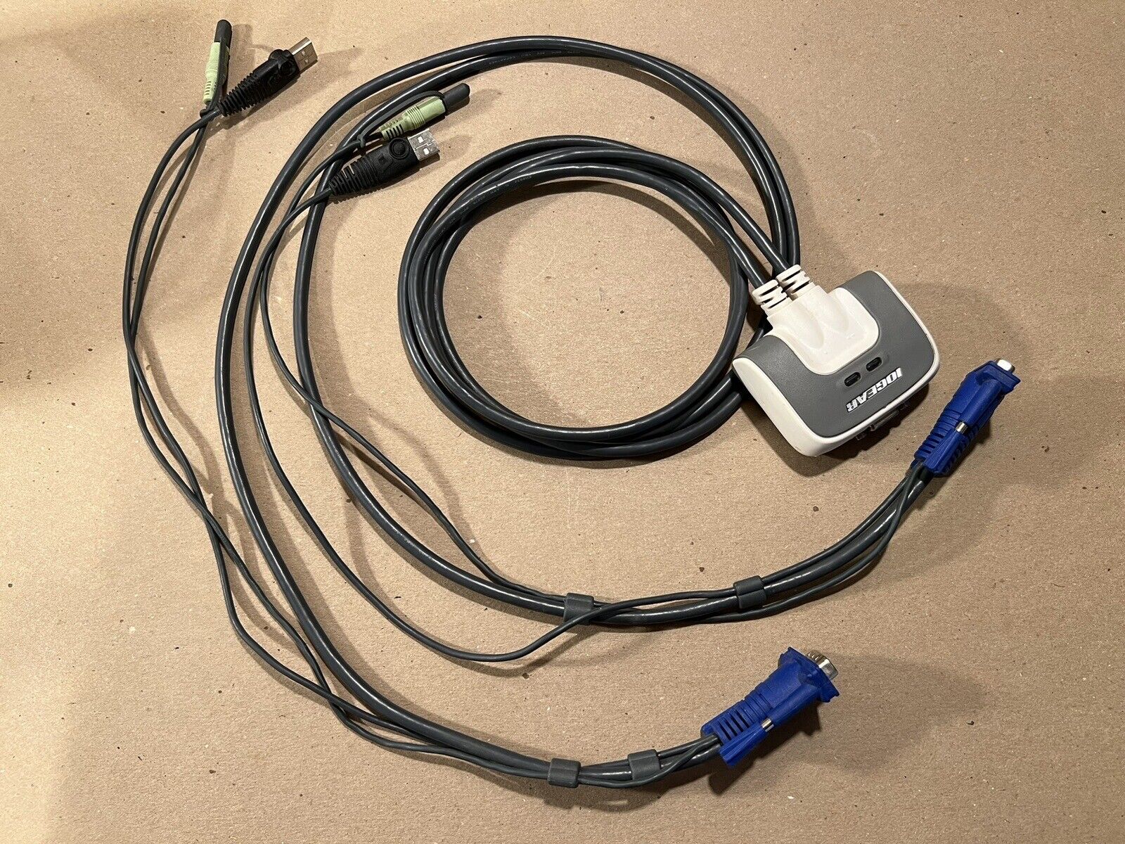 IOGEAR 2-Port VGA USB Compact KVM Switch Box - GCS632U