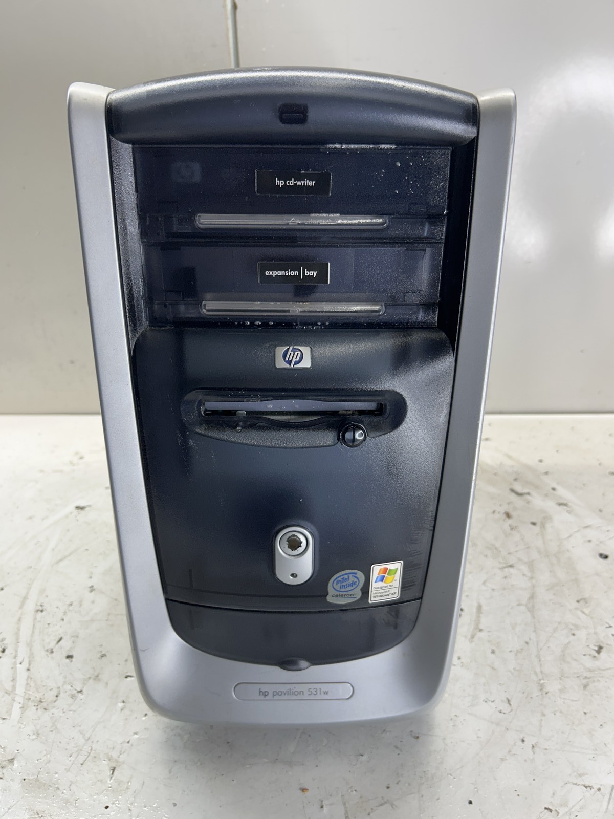 HP Pavilion 500 P7515A Intel Celeron 1.30GHz/100MHz 256MB NO HDD