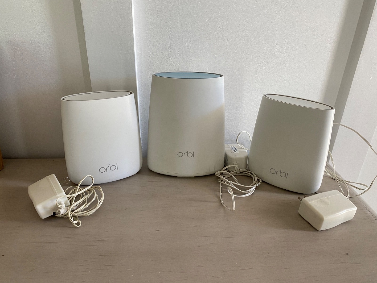 NETGEAR Orbi Mini RBR40 Router & 2x RBS20 Satellite AC2200 Tri-Band Mesh Wi-Fi