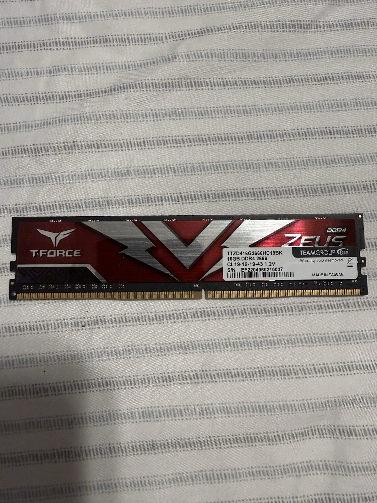 TeamGroup T-Force Zeus 16GB DDR4 2666MHz TTZD416G2666HC19BK RAM Memory