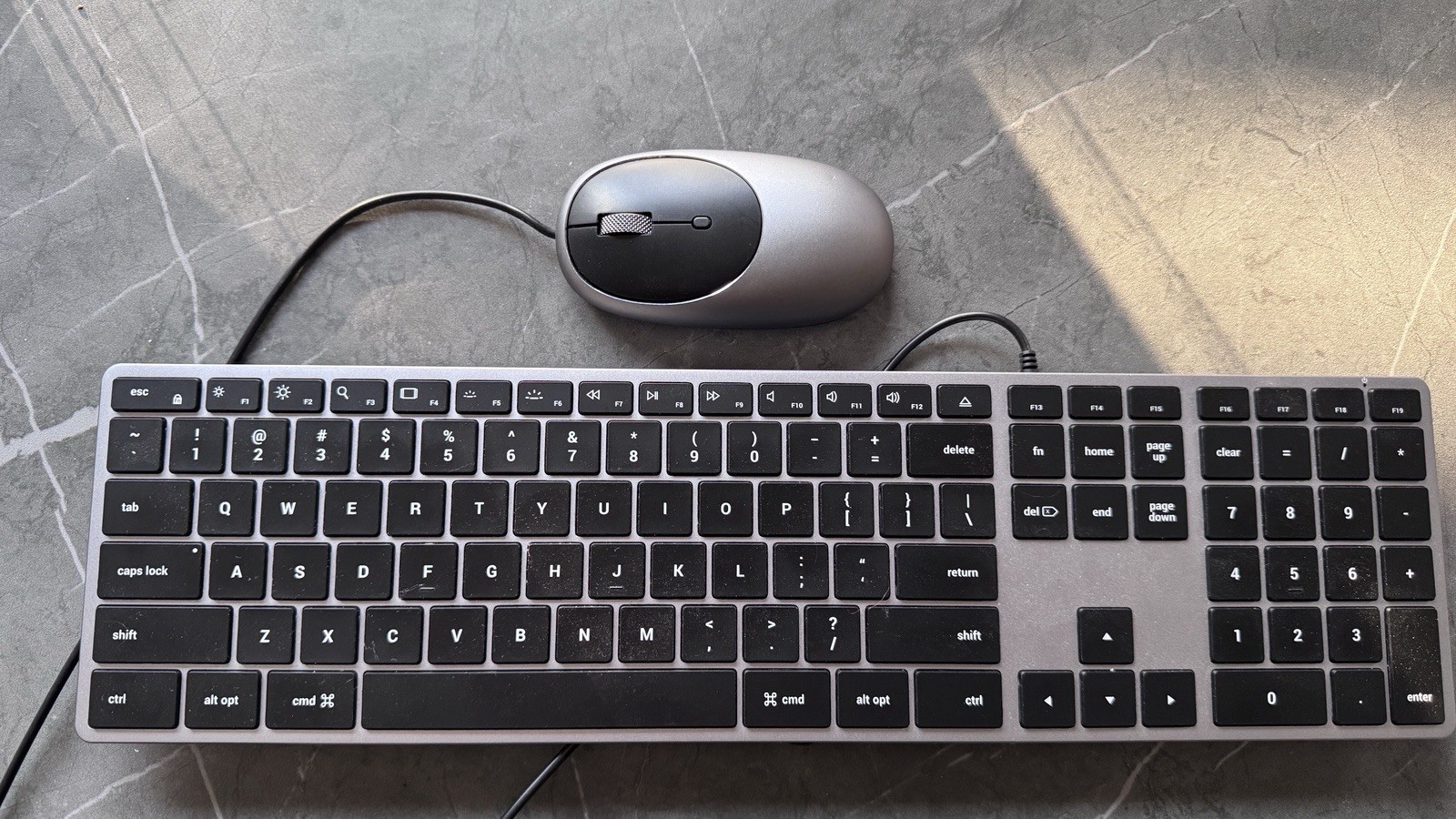 Satechi slim w3 USB-C Wired Keyboard & C1 Wired USB-C Mouse