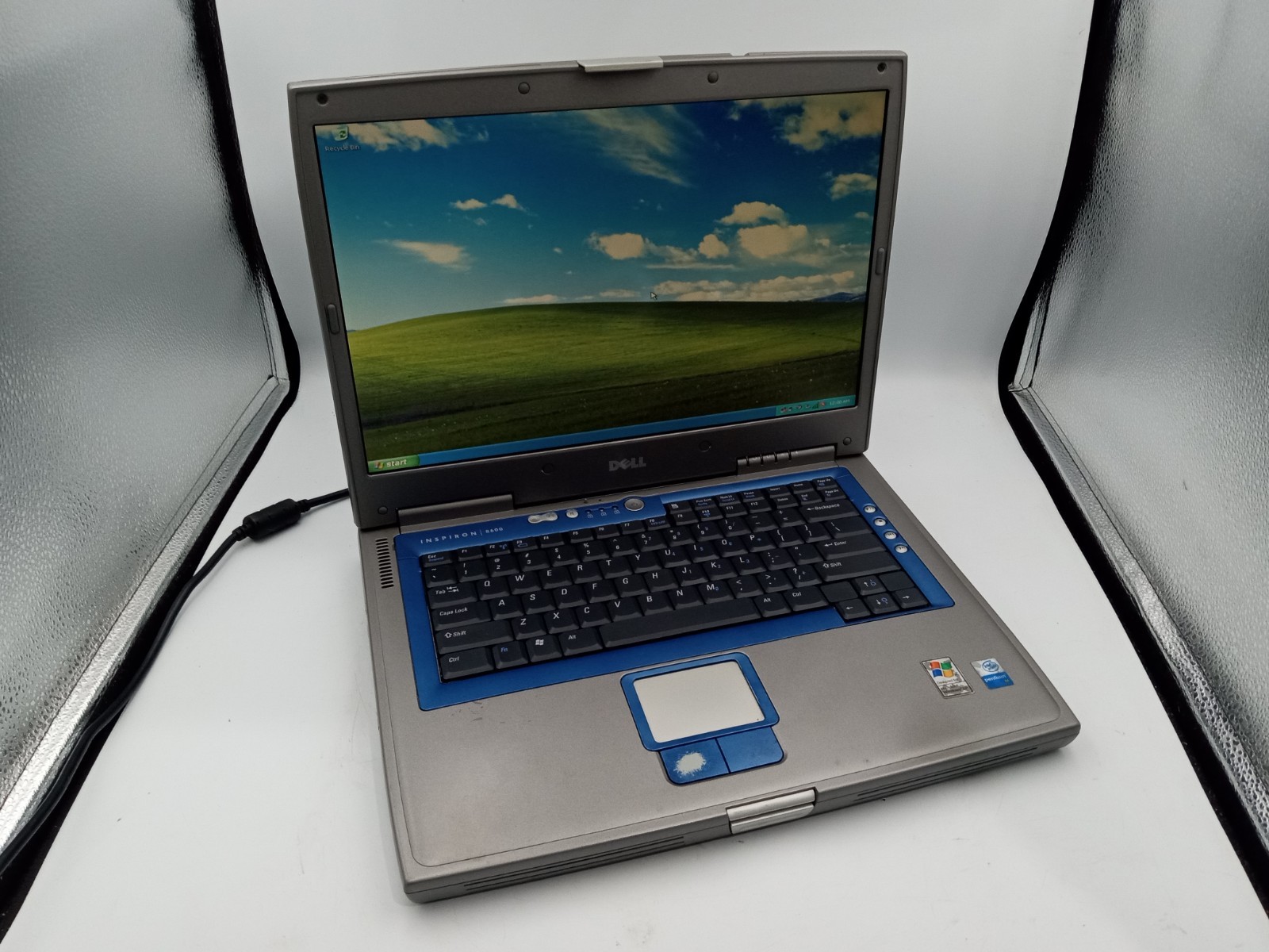 Dell Inspiron 8600 15.4" Intel Pentium M 2.0GHz 1GB RAM 60GB HDD WinXP 5200 -RR