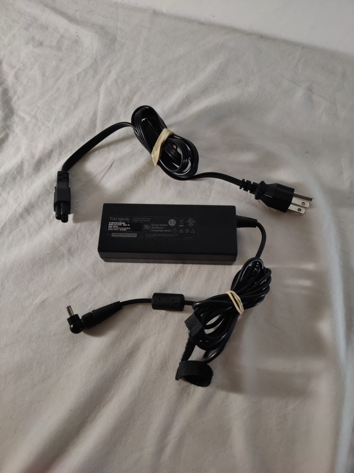 Targus APA731USO 90W Universal Laptop AC Power Adapter w/ 1 Tip USED