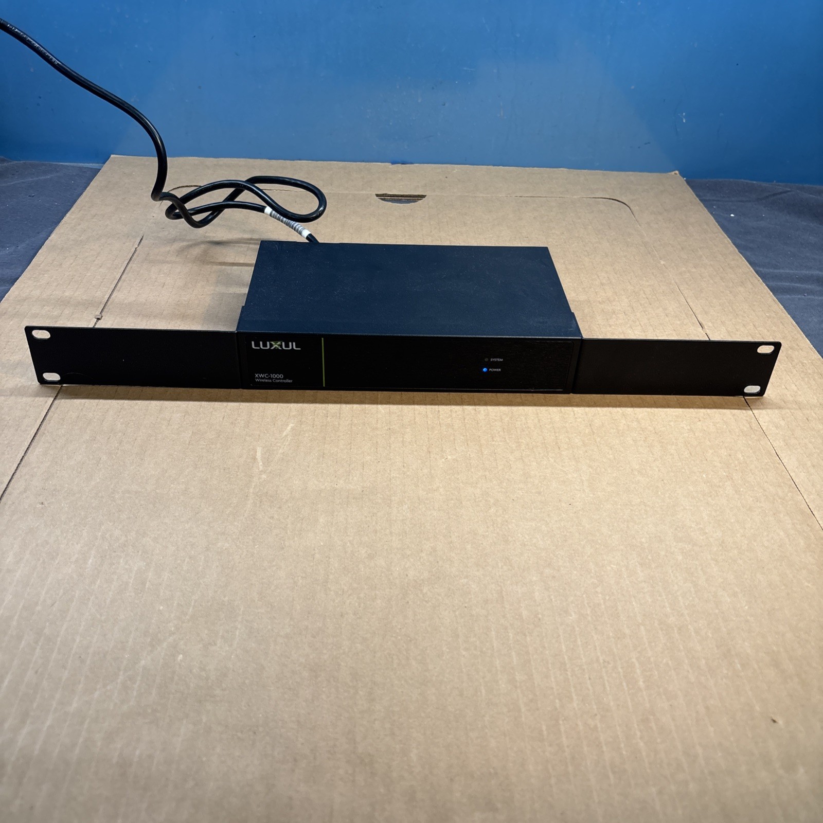 Luxul XWC-1000 Vers.2 Wireless Controller System with Rack Mount Ears AV Series