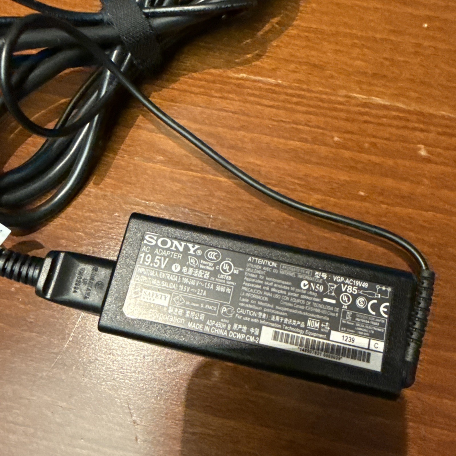 Genuine OEM SONY 65W VGP-AC19V49 19.5V 3AC Adapter Power Charger with cable