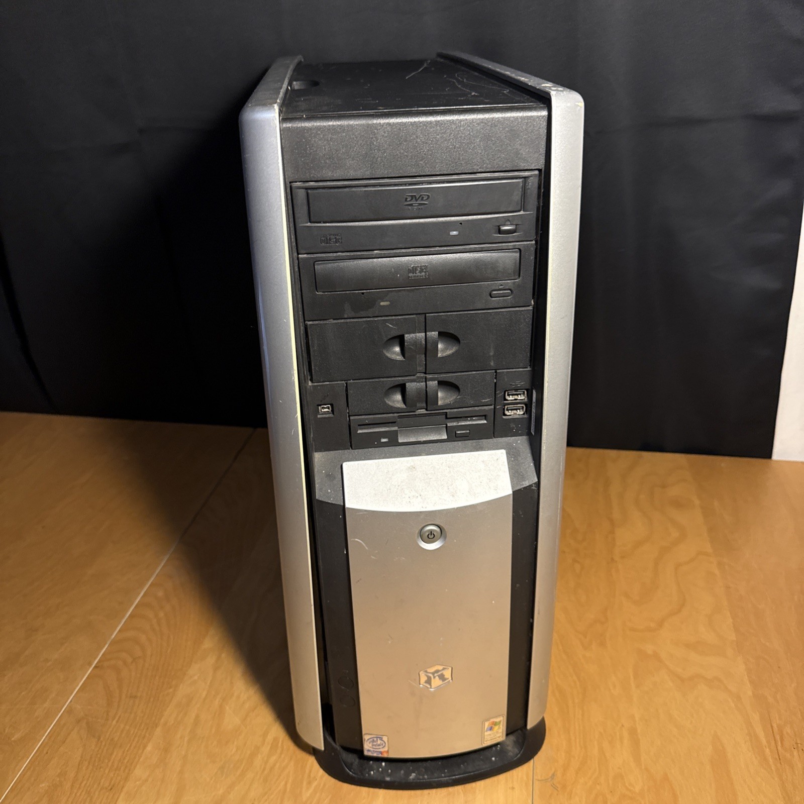 Gateway ATXAEG LX2 700S Pentium 4 2.66GHz NO HD / OS / FOR PARTS OR REPAIR