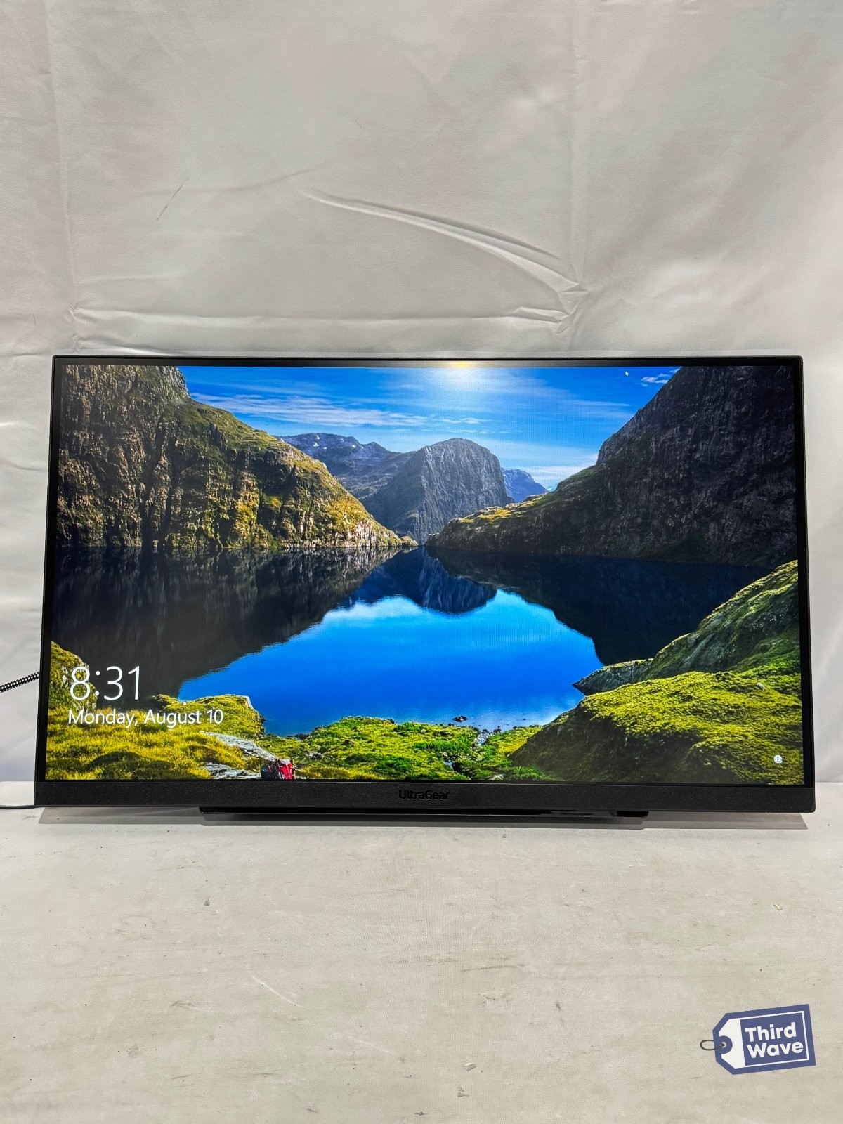 LG UltraGear 27GS75Q-B 27in QHD Gaming Monitor 180Hz 1ms IPS G-SYNC Black