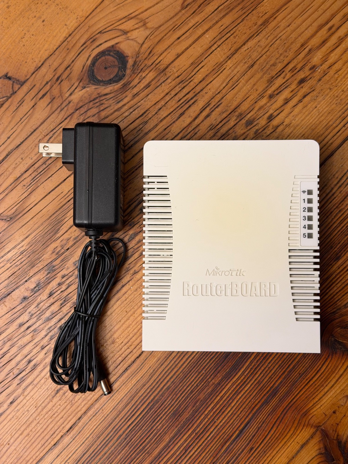 MikroTik RB951G-2HnD 2.4 GHz Wireless Router 5-Port Gigabit RouterOS