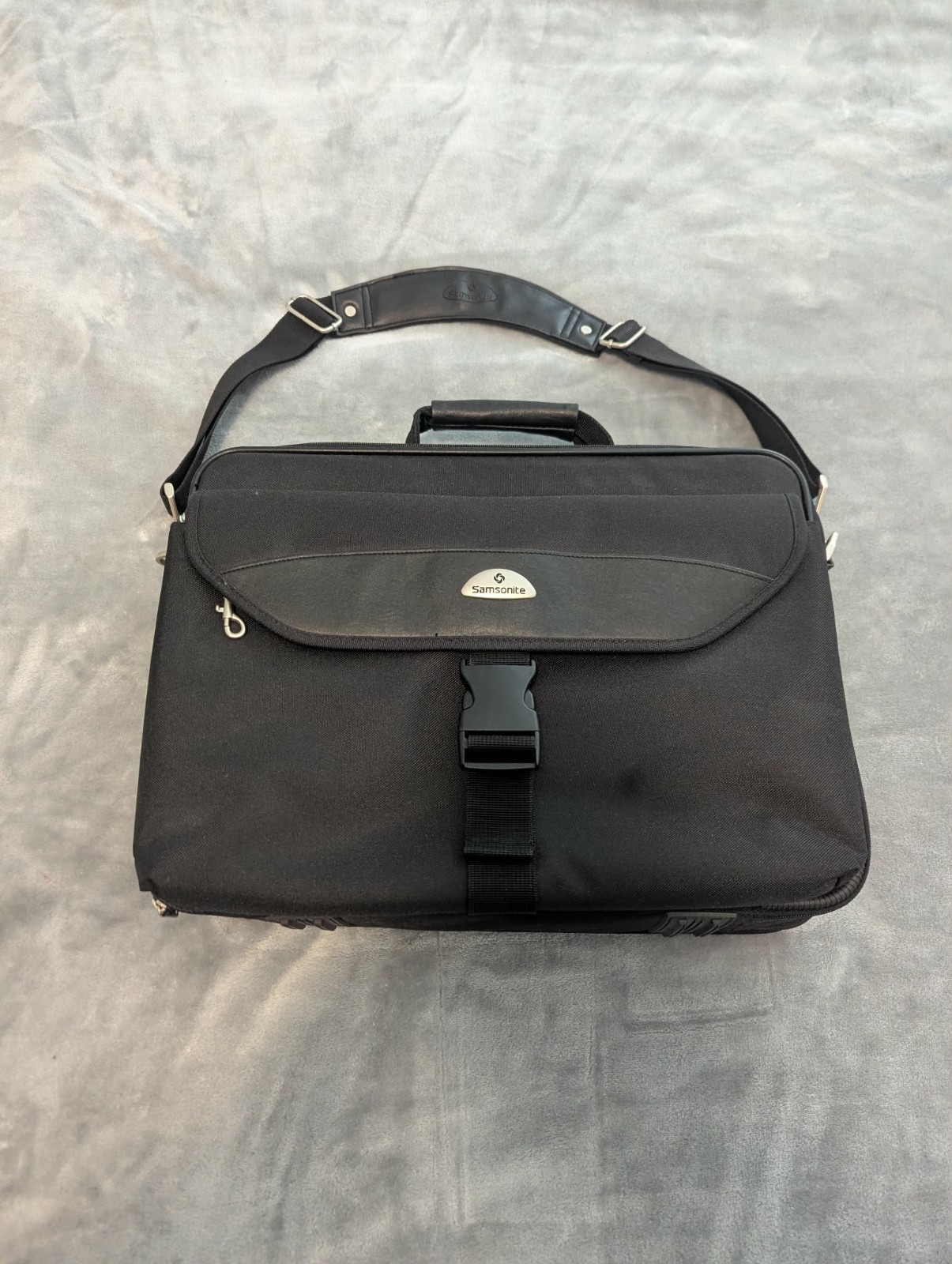 Samsonite Black Computer Bag, Adjustable Shoulder Strap,Pre-owned but not used. 
