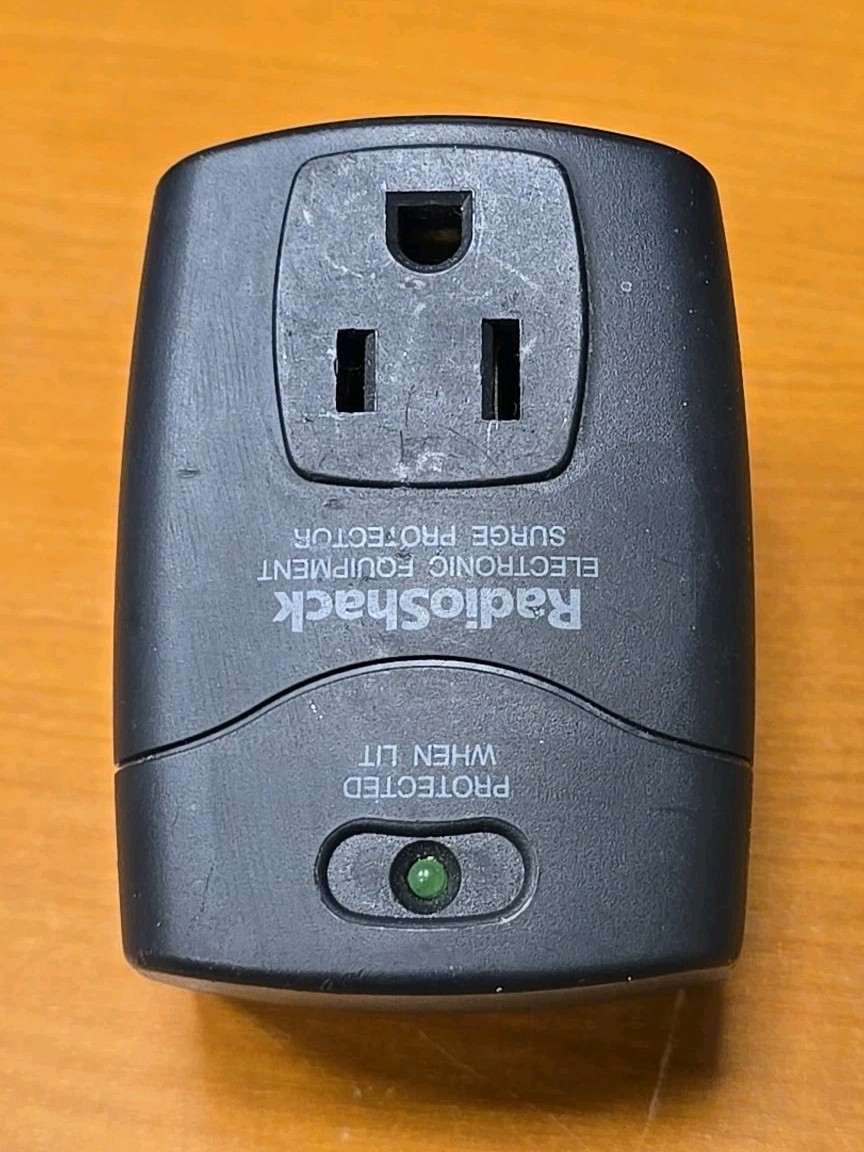 Radio Shack Surge Protector SINGLE OUTLET 61-2430 788 Joules Home Entertainment